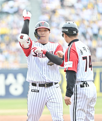 [포토]LG 문보경, 첫 타석부터 안타!