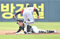 [포토]KT 최원준, 도루 실패 아웃