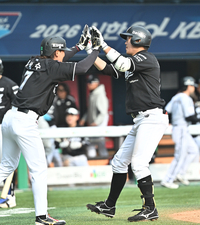 [포토]KT 허경민, 동점 성공!