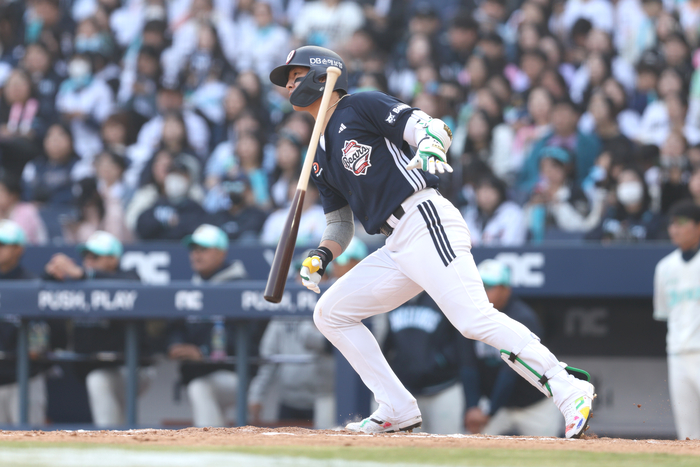 감독 호출에 깜짝놀란 두산 박찬호 다급한 변명 “방망이 보여드릴까요?” [만화경]