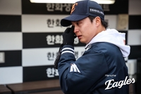 “다음 눈물은 한국시리즈에서” KBO 데뷔승→할머니 안고 ‘펑펑 운’ 왕옌청, 앞으로가 더 기대된다 [SS대전in]