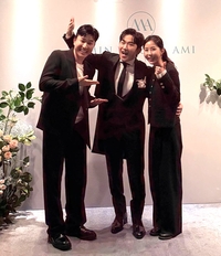 코요태 신지·김종민, 신화 이민우 결혼식 참석... “진심으로 축하해”