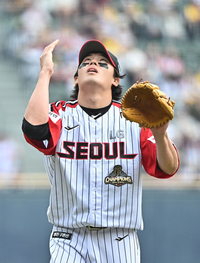 [포토]흔들린 1회 이후 무실점 이어가는 LG 임찬규