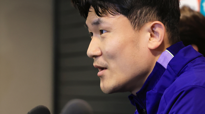 "할 말 없다" 김민재 '인터뷰 패싱'...0-4 충격패에 입 닫았다 [SS 밀턴 케인즈 현장]