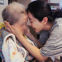 “제 이름을 다시 불러주세요”…배우 송윤아, 母 향한 간절한 기도