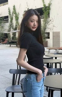 장원영 몸매가 이상한 게 아니다…‘발목 자른 구도’가 비율 흐트렸다