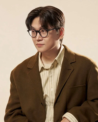 황석희, 성범죄 이력 의혹 제기에 게시물 ‘빛삭’+“법적 대응 검토” 입장...더 싸늘해진 여론