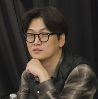 '성범죄 3차례 의혹' 황석희 번역가 "변호사와 검토 중"