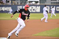 [포토]질주하는 KIA 카스트로