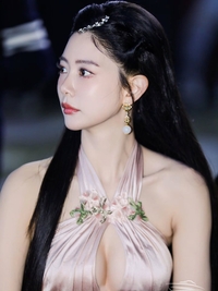 중국 활동 클라라, 아찔 글래머러스 몸매+중화풍의 스타일