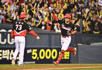 [포토]KIA 김도영, 홈런으로 2점 더!