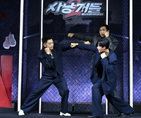 [포토] 포즈 취하는 사냥개들2 배우들