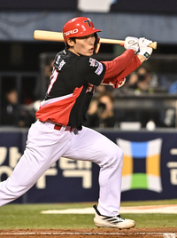 [포토]KIA 김호령, LG 톨허스트 상대 적시타