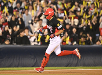 [포토]KIA 김도영, LG 톨허스트 상대 2점 홈런