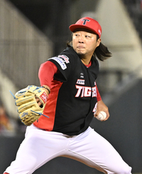 [포토]KIA 김범수, LG전 8회말 등판