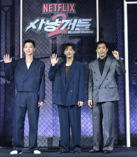 [포토] 포즈 취하는 ‘사냥개들2’ 정지훈-우도환-이상이