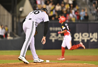 [포토]KIA 김도영에게 2점 홈런 허용한 LG 선발 톨허스트