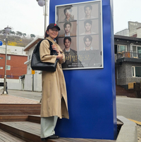 김희애, 김선호 연극 ‘비밀통로’ 관람… “깊은 내공에 감동” 극찬