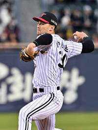 [포토]LG 톨허스트, KIA전 선발 등판