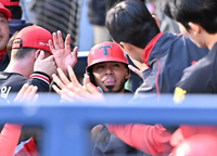 [포토]득점 올린 KIA 카스트로