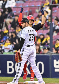 [포토]KIA 김도영, 첫 타석부터 적시타!