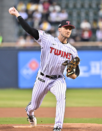 [포토]역투하는 LG 선발 톨허스트