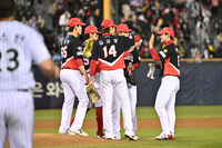 [포토]LG 잡고 개막 2연패 끊은 KIA