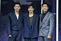 [포토] 포즈 취하는 ‘사냥개들2’ 정지훈-우도환-이상이