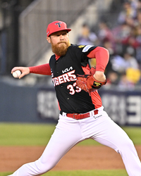 [포토]KIA 선발 올러, 힘차게!