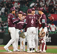 [포토]승리의 하이파이브를 나누는 키움