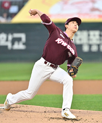 [포토]키움 선발 배동현의 역투