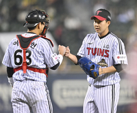 [포토] 유영찬-이주헌 ‘이겼다’