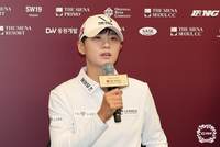 퍼트 ‘역그립’ 장착한 박성현 “저 골프하고 있어요! 그것도 열심히!” [SS 인터뷰]