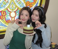 권은비·김민주 다시 만났다…베리밤 이어 또 호흡, 이번엔 파란라벨