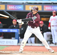 [포토]키움 이주형, 첫 타석부터 1타점 2루타