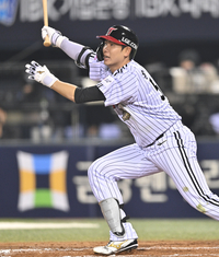 [포토] 홍창기 ‘2루타야’