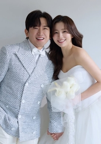 이민우 결혼 이틀만에 “사랑한다귤”…가장으로 새 출발