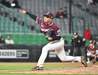 [포토]힘차게 공 던지는 키움 김성진