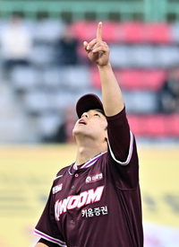 [포토]키움 정현우, 떴다!