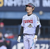 [포토] 삼진 신민재 ‘판정이 이상해’