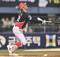 [포토] 데일 ‘타구가 떠 버리고 말았어’