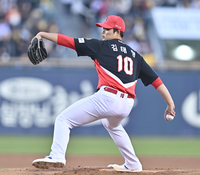 [포토] 김태형 ‘어제 패배를 갚아주마’