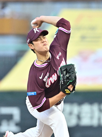 [포토]역투하는 키움 선발 정현우