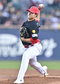 [포토] 역투하는 김태형