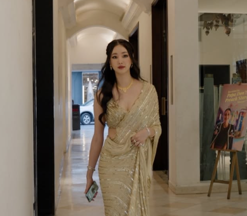 “48세 맞아?”… 김사랑, 인도 전통의상도 완벽 소화 ‘이국적 미모 폭발’