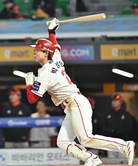 [포토]SSG 박성한, 킹움 정현우 상대 1타점 2루타
