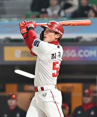 [포토]SSG 최지훈의 시즌 1호 홈런
