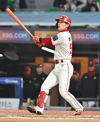 [포토]SSG 최지훈, 나도 넘긴다!