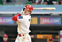 [포토]SSG 박성한의 경기 세 번째 안타