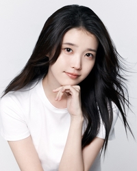 아이유, 새 프로필 사진 속 풋풋한 매력 눈길